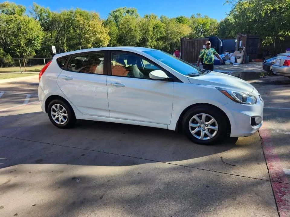 2013 Hyundai Accent - Image 2 of 8