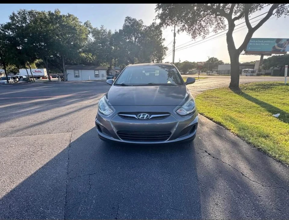 2013 Hyundai Accent - Image 10 of 15