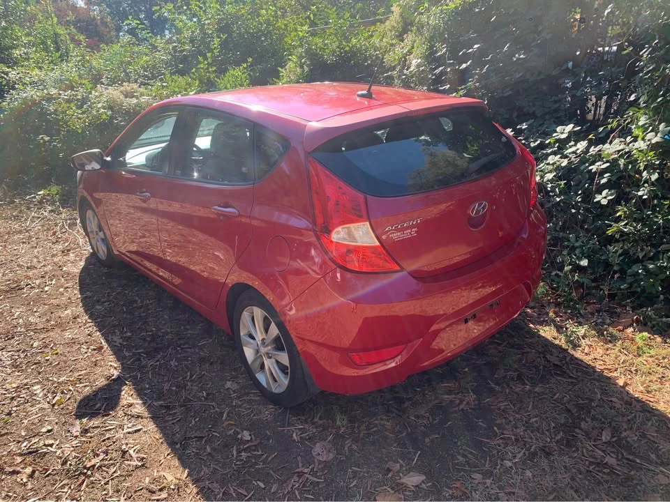 2013 Hyundai Accent - Image 3 of 4