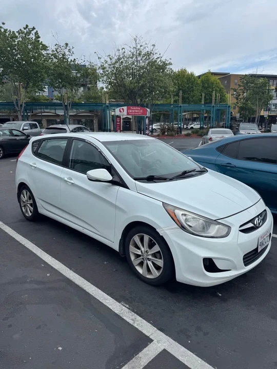 2013 Hyundai Accent - Image 4 of 4