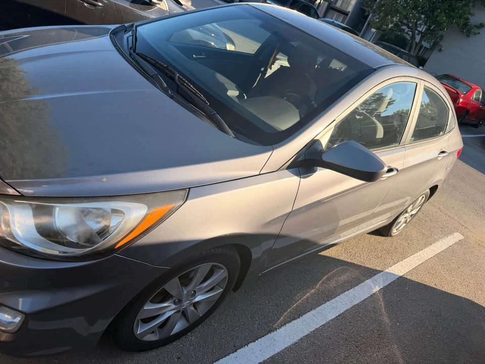 2013 Hyundai Accent - Image 3 of 10
