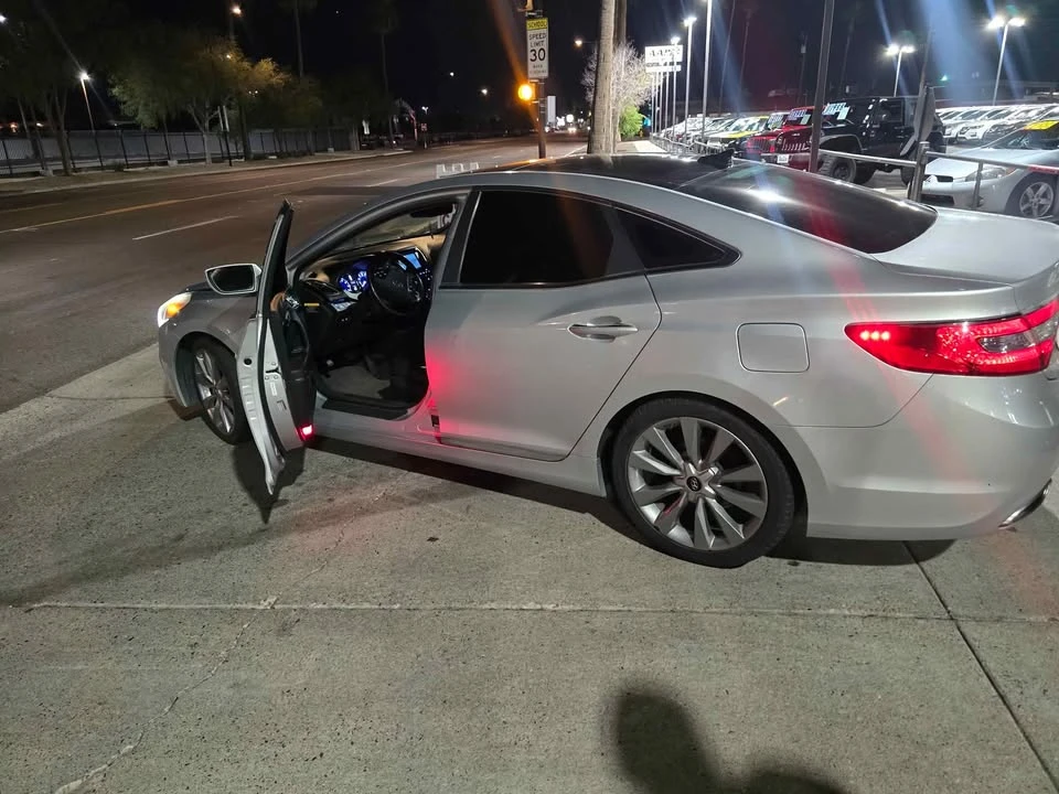 2013 Hyundai Azera - Image 3 of 4