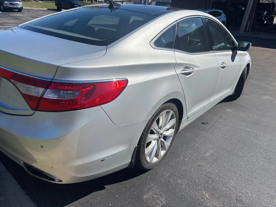 2013 Hyundai Azera - Image 3 of 10
