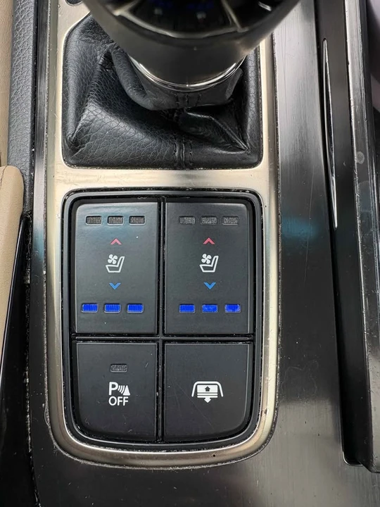 2013 Hyundai Azera - Image 6 of 13