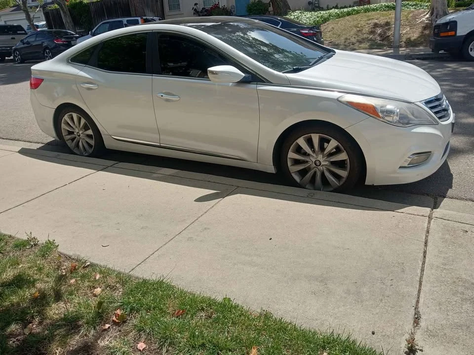 2013 Hyundai Azera - Image 2 of 9