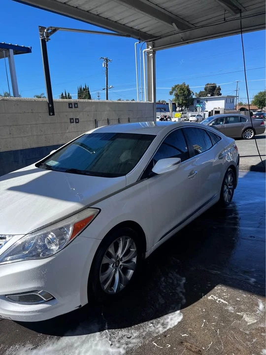 2013 Hyundai Azera - Image 2 of 3