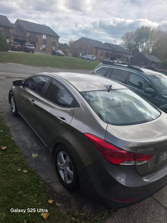 2013 Hyundai Elantra - Image 2 of 3