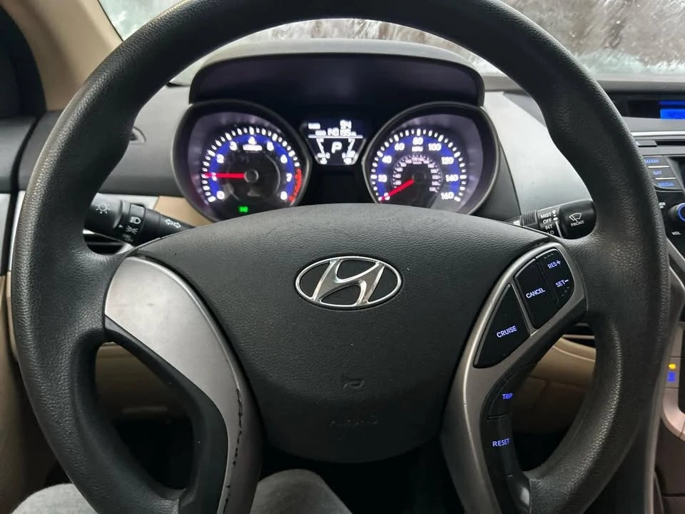 2013 Hyundai Elantra - Image 11 of 16