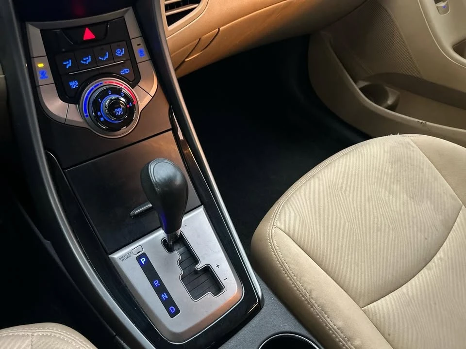 2013 Hyundai Elantra - Image 15 of 16