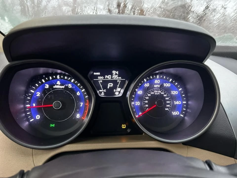 2013 Hyundai Elantra - Image 10 of 16
