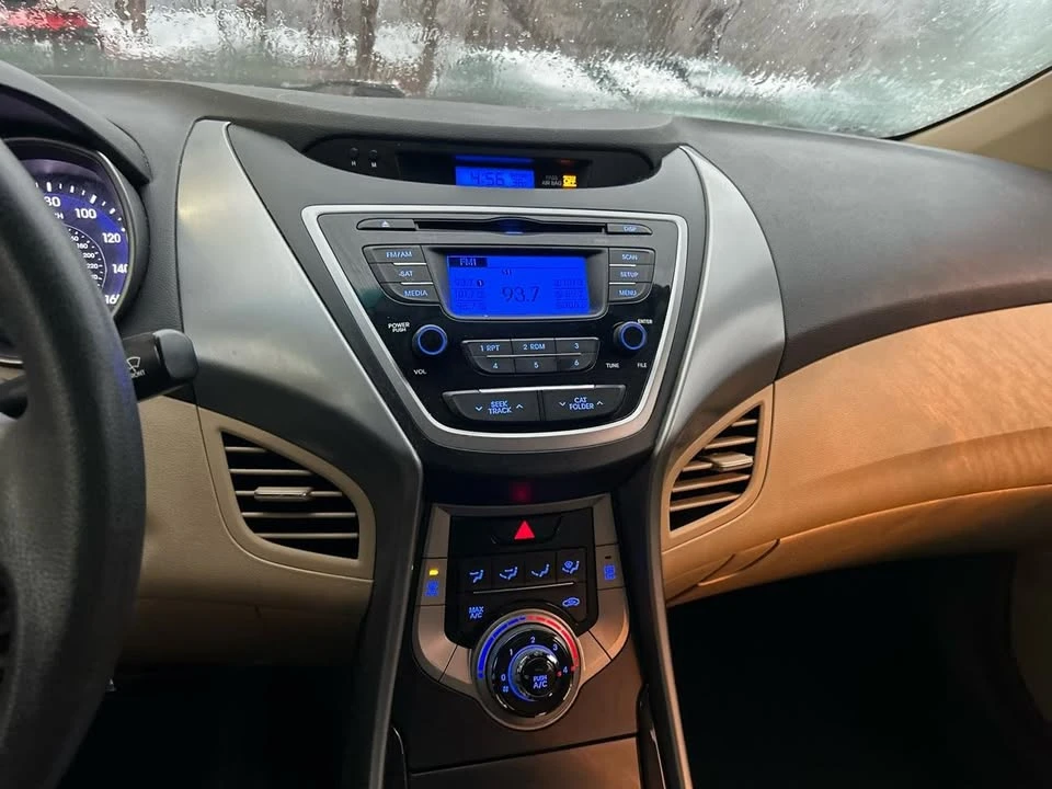 2013 Hyundai Elantra - Image 13 of 16