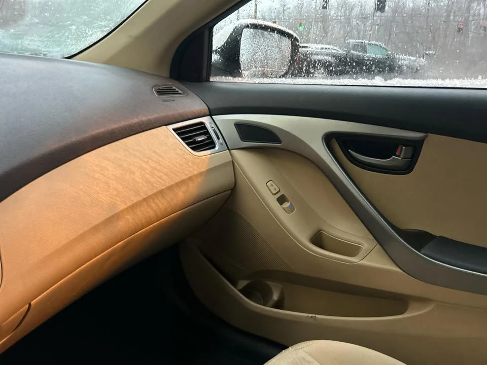 2013 Hyundai Elantra - Image 14 of 16