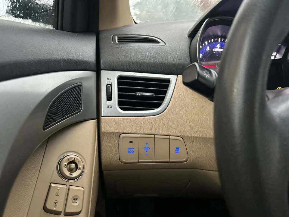 2013 Hyundai Elantra - Image 12 of 16