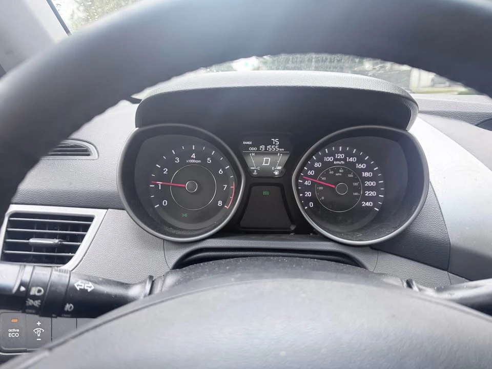 2013 Hyundai Elantra - Image 5 of 8