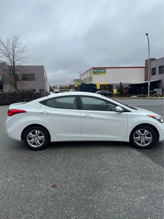 2013 Hyundai Elantra - Image 4 of 10
