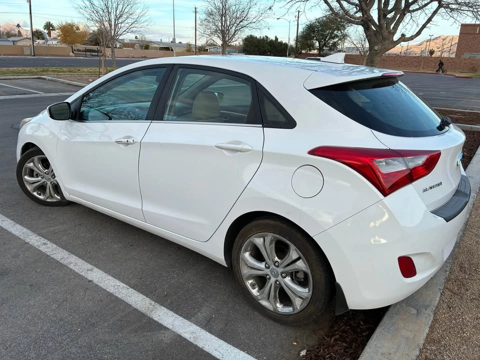 2013 Hyundai Elantra - Image 5 of 9