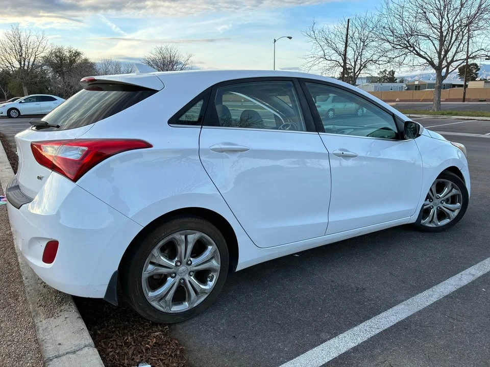 2013 Hyundai Elantra - Image 4 of 9