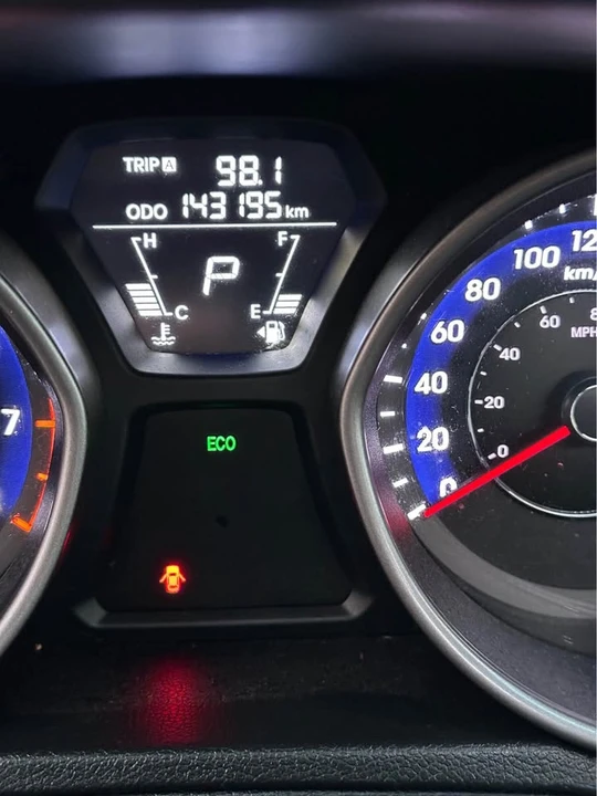 2013 Hyundai Elantra - Image 12 of 16