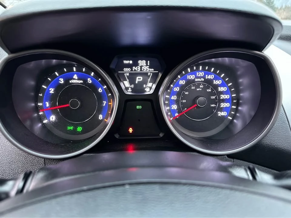 2013 Hyundai Elantra - Image 15 of 16