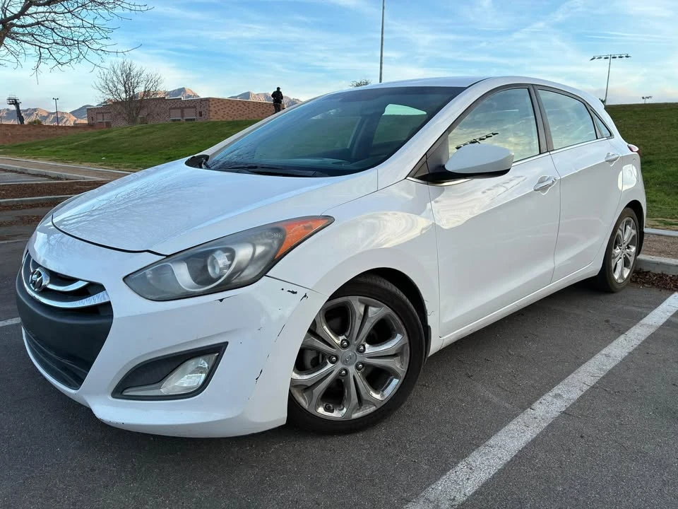 2013 Hyundai Elantra - Image 3 of 9