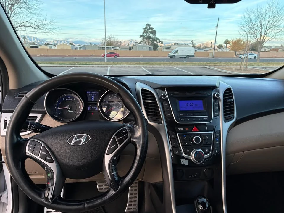 2013 Hyundai Elantra - Image 6 of 9