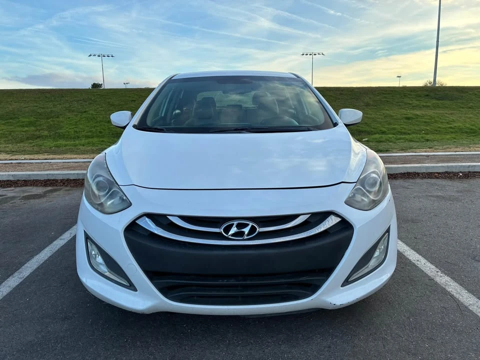 2013 Hyundai Elantra - Image 2 of 9