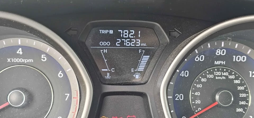 2013 Hyundai Elantra - Image 10 of 11