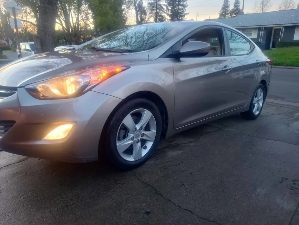 2013 Hyundai Elantra - Image 2 of 10