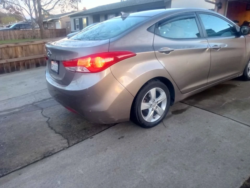 2013 Hyundai Elantra - Image 5 of 10