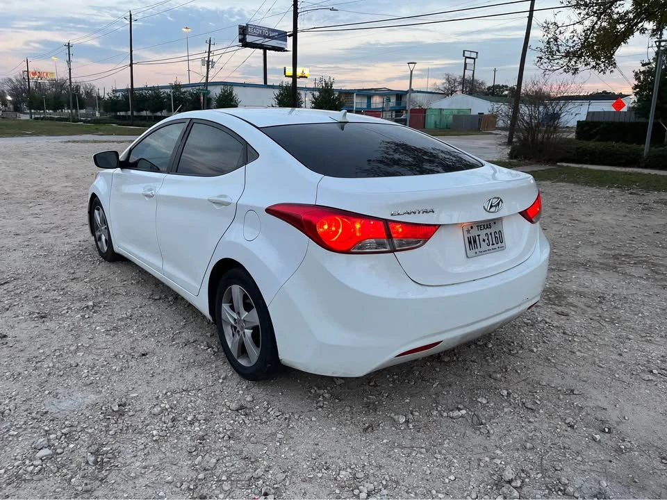 2013 Hyundai Elantra - Image 6 of 13