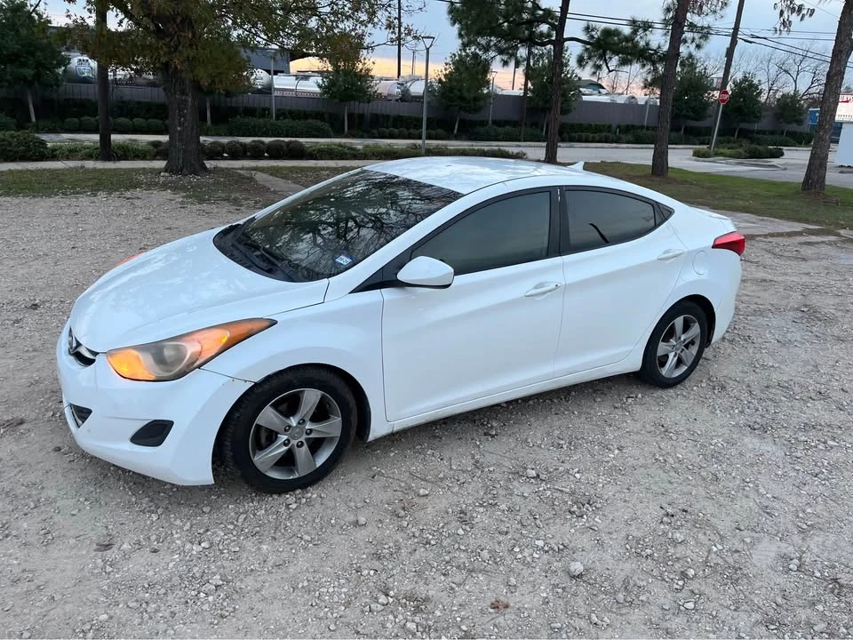 2013 Hyundai Elantra - Image 4 of 13