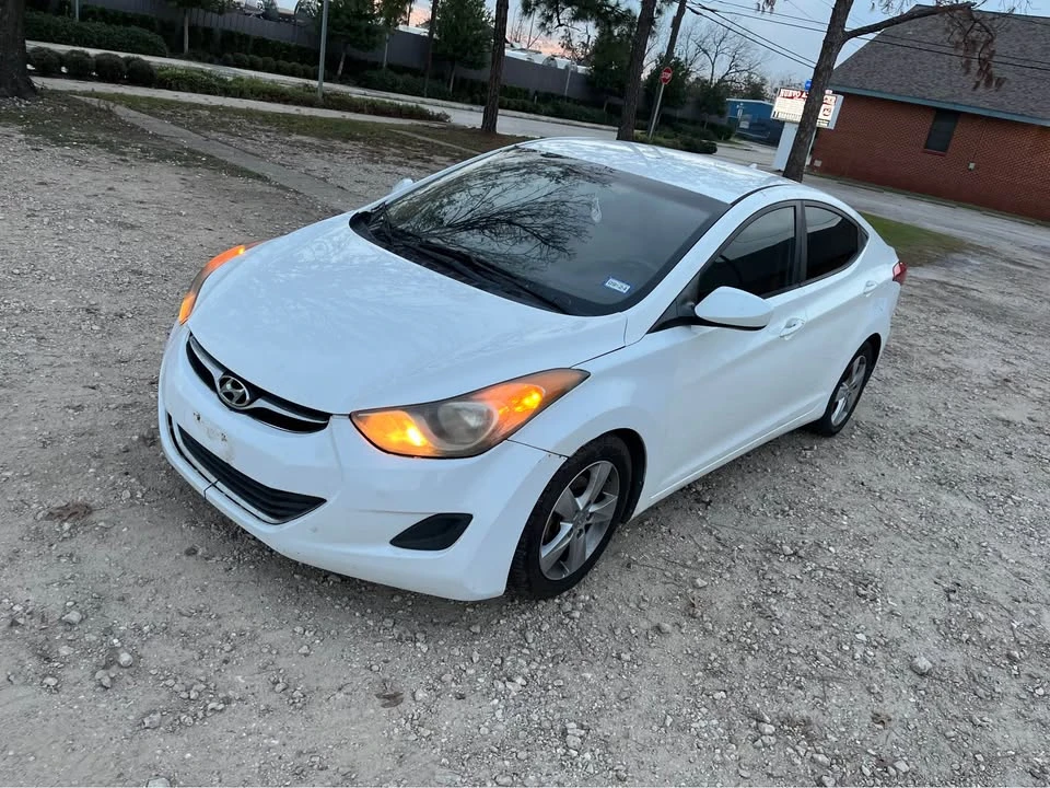 2013 Hyundai Elantra - Image 3 of 13