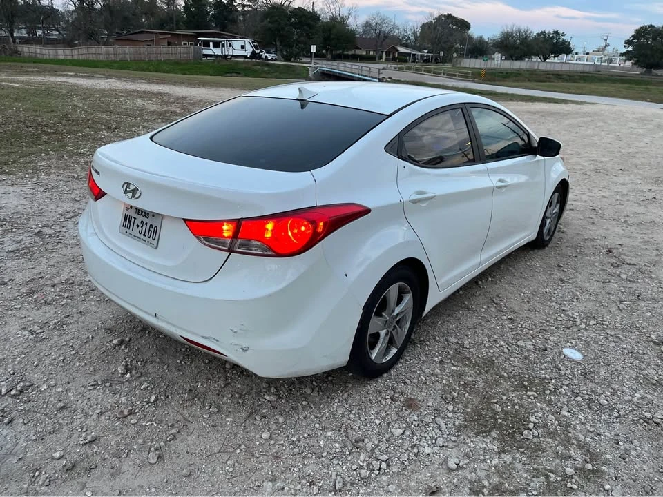 2013 Hyundai Elantra - Image 7 of 13