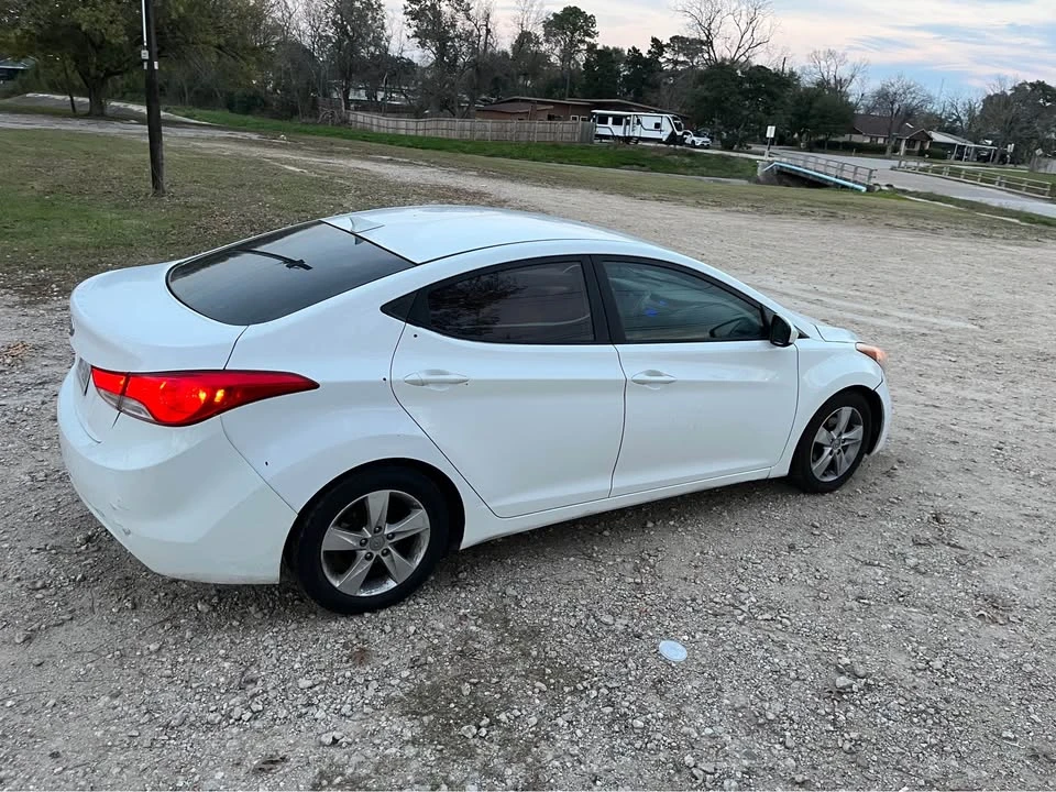 2013 Hyundai Elantra - Image 8 of 13