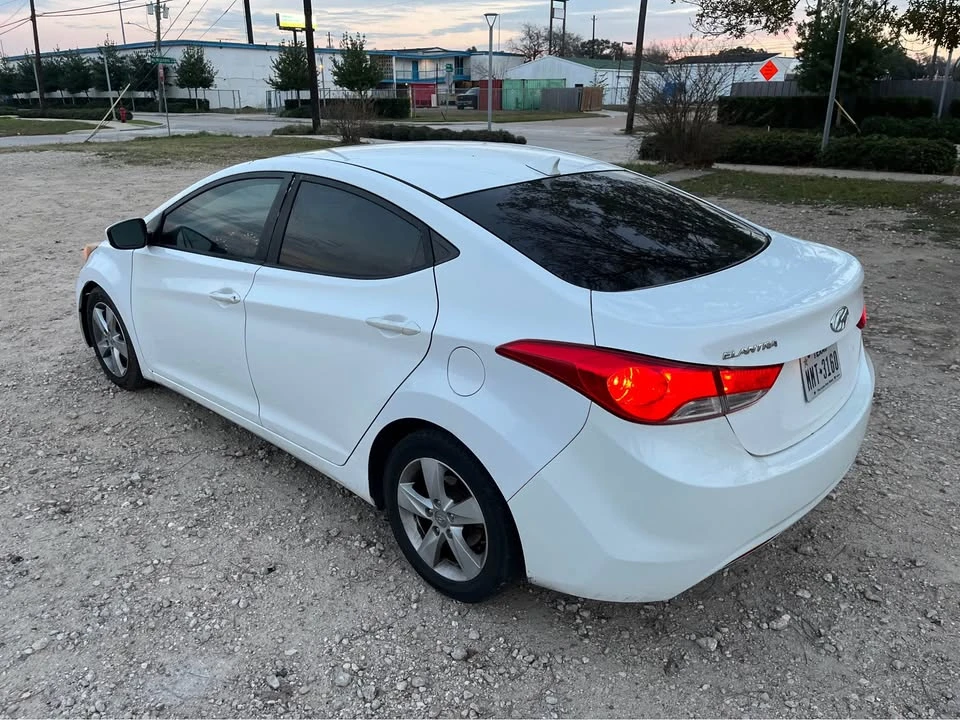 2013 Hyundai Elantra - Image 5 of 13