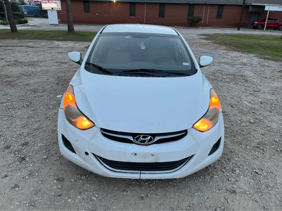 2013 Hyundai Elantra - Image 2 of 13