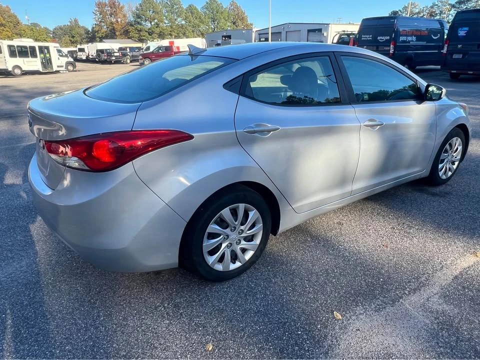 2013 Hyundai Elantra - Image 2 of 11