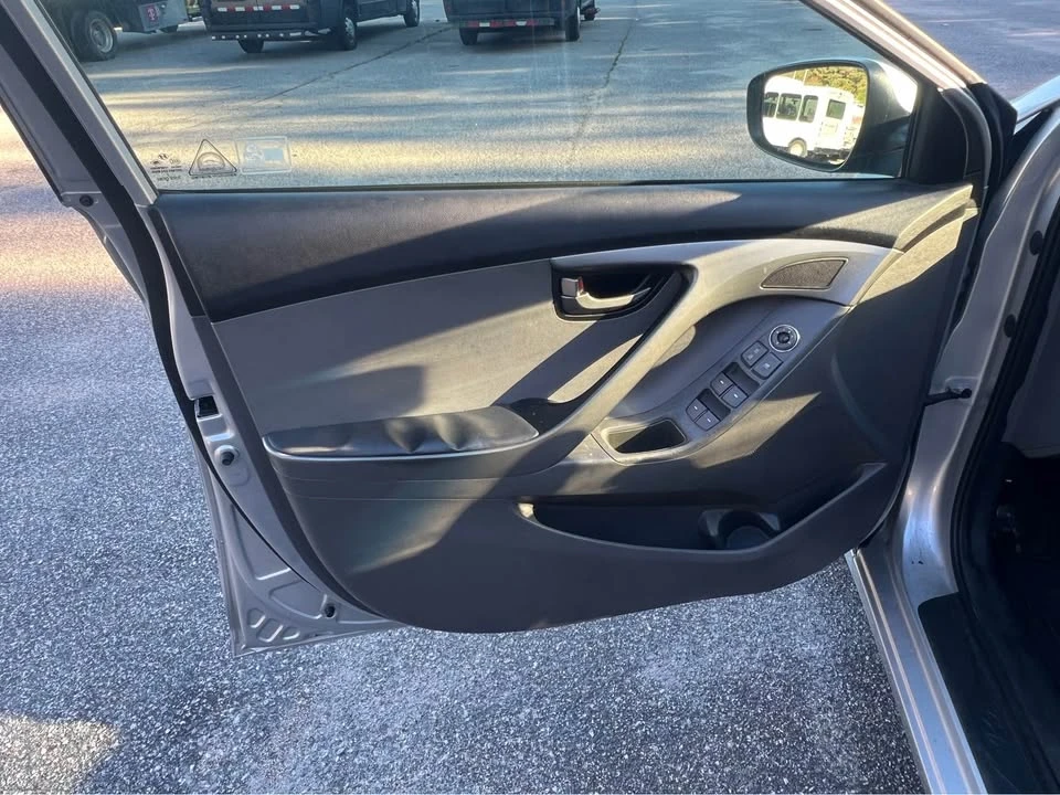 2013 Hyundai Elantra - Image 5 of 11