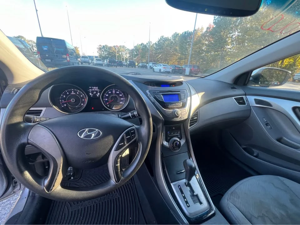 2013 Hyundai Elantra - Image 8 of 11