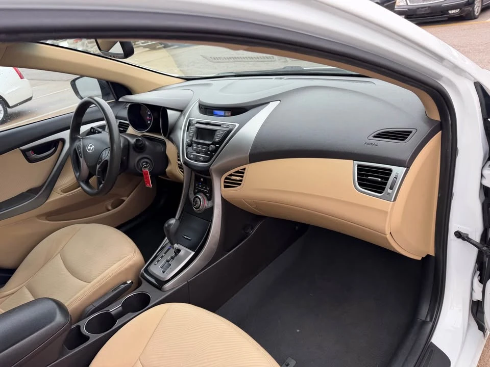 2013 Hyundai Elantra - Image 10 of 19