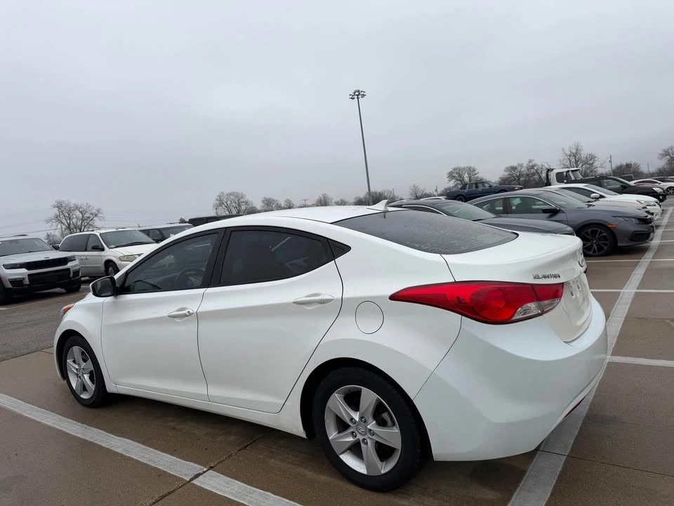 2013 Hyundai Elantra - Image 9 of 19