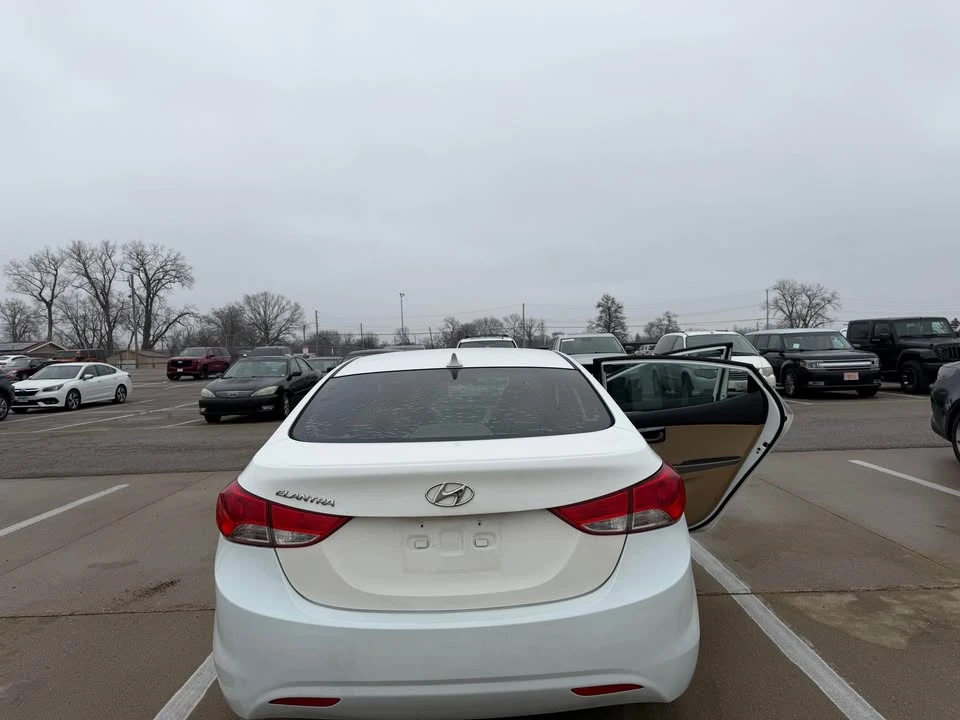 2013 Hyundai Elantra - Image 8 of 19