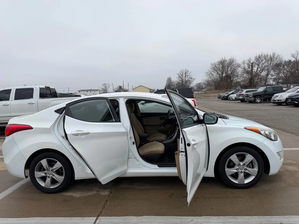 2013 Hyundai Elantra - Image 14 of 19