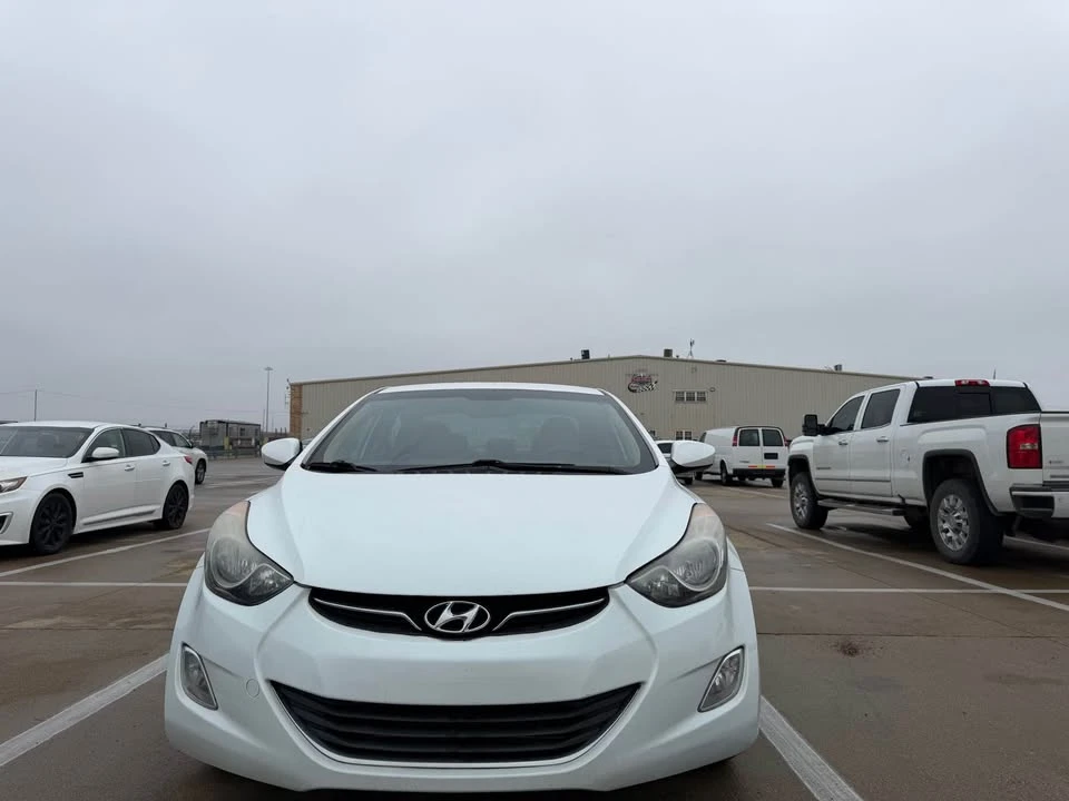 2013 Hyundai Elantra - Image 12 of 19