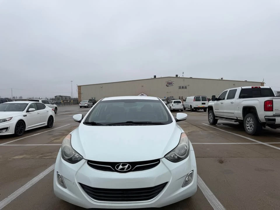 2013 Hyundai Elantra - Image 16 of 19