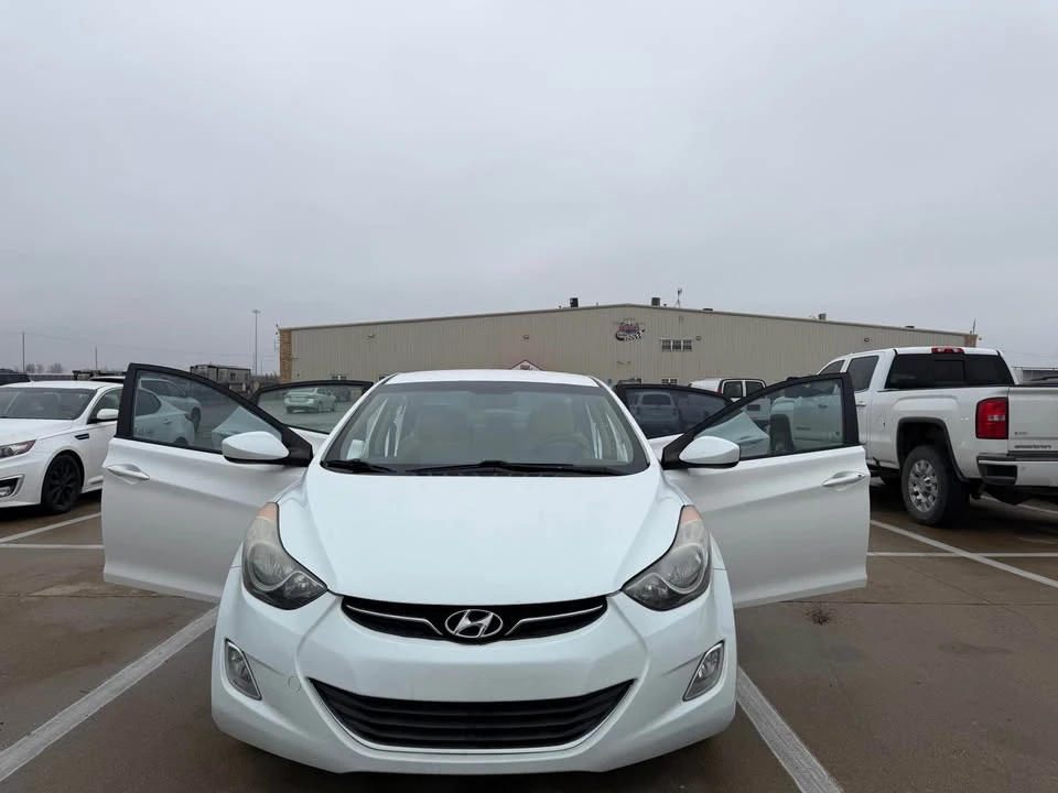 2013 Hyundai Elantra - Image 4 of 19