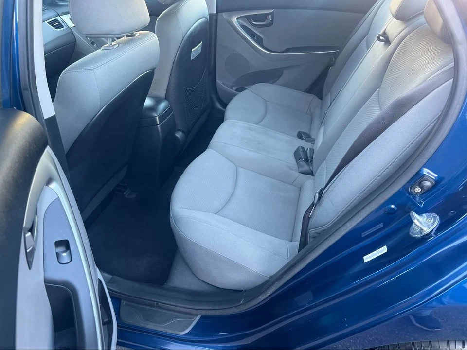 2013 Hyundai Elantra - Image 12 of 17