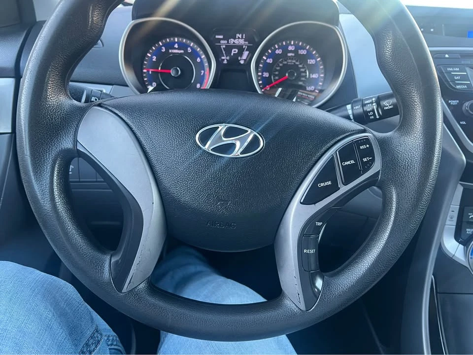 2013 Hyundai Elantra - Image 11 of 17