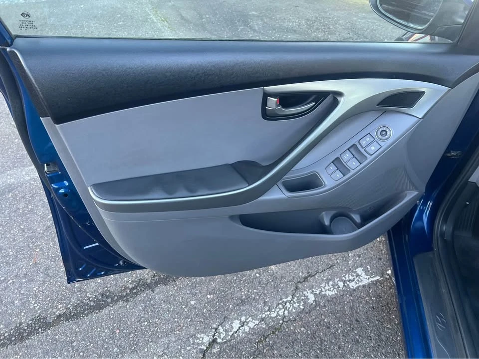 2013 Hyundai Elantra - Image 16 of 17