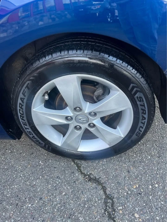 2013 Hyundai Elantra - Image 5 of 17